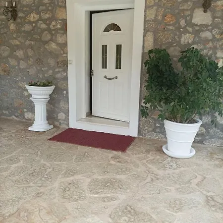 Ferienhaus Agrotospito “elatos” *